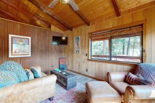 Lakefront Cabin Retreat (Cabin A) - 9