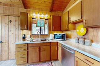 Lakefront Cabin Retreat (Cabin A) - 5