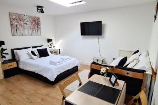 Canterbury romantic modern home - 8