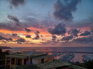 Nonna Rosa, Casa sul Mare - Procida - 0