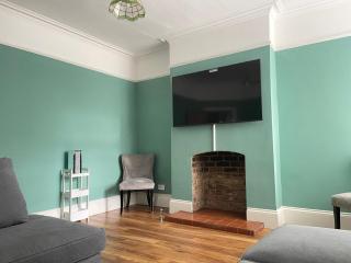 Hometel Digs Hidden Mansion Sleeps 15 - Leicester - 8