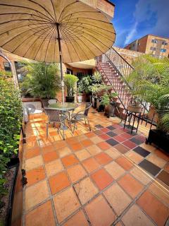 Colonial Charm House - 2