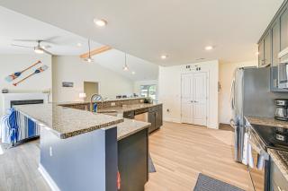 Screened Deck and Dock Waterfront Lake Anna Home! - 1