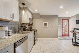 Blackstone Hideaway Downtown Lower-Level Apt - 8