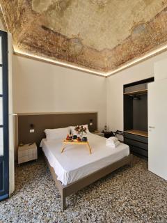 Grey House Apartments - Catania - 9