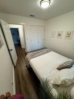 Pet Friendly 3 bedroom with a Cowboy Pool close to Congress - 2