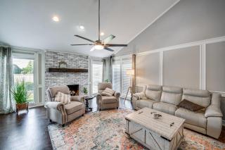 Pet-Friendly Sachse Home with Patio, Fire Pit and Yard - Sachse - 7