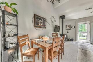 Cloudcroft Townhome on Golf Course with Deck! - 6