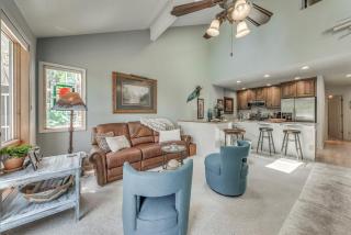 Cloudcroft Townhome on Golf Course with Deck! - 8