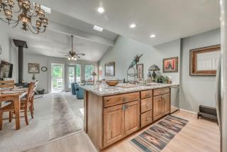 Cloudcroft Townhome on Golf Course with Deck! - 4