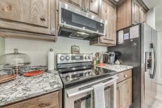 Cloudcroft Townhome on Golf Course with Deck! - 3