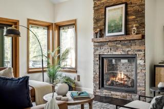 Hot Tub - Scenic Views - Spacious Deck - Game Room - 1