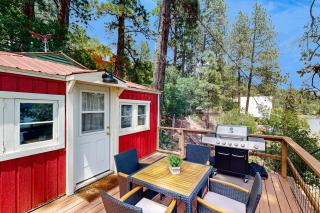 Lakefront Cabin Retreat (Cabin B) - 9