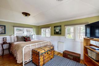 Lakefront Cabin Retreat (Cabin B) - 6