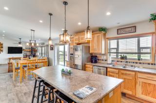 Mountain-View Retreat in Lander with Private Yard! - Lander - 3