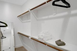 Gray Lux Hse 3BR 3 and half Ba MedCenter DownTWN HotTub - Houston - 3