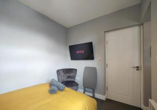 Cosy Holiday Studio in Hazel Grove - Self Catering Apartment 1 - 8