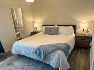 New with Pool & Pier! Perfect for two Families! - 2
