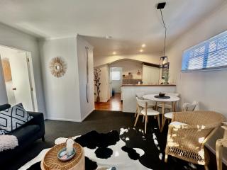 Seaside Chalet Papamoa - 7