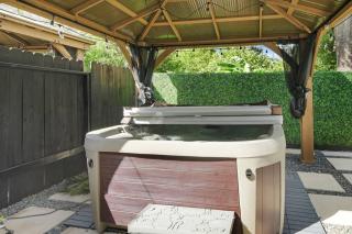 Spacious Villa 3BR 3 and half Ba MedCenter DWNTWN HotTub - Houston - 5