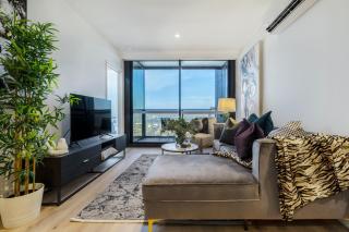 Luxury Sky-high Apt w Stunning Views & Parking - Melbourne - 0