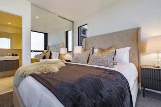 Luxury Sky-high Apt w Stunning Views & Parking - 5