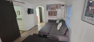 Private guest house in the heart of Miami! Surrounded by Miami's HOT spots! - Miami - 5