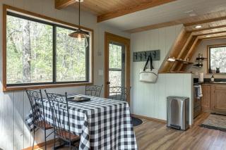Hideaway Lake Chalet - Innsbrook - 4