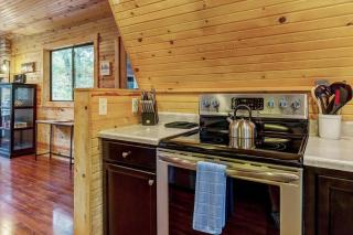Waterside Cottage with Hot Tub - Innsbrook - 2