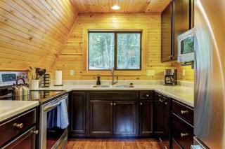 Waterside Cottage with Hot Tub - Innsbrook - 1