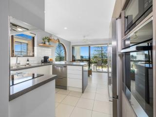 Sunrise by the Sea - Oceanview Apartment - Kingscliff - 3