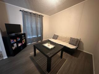 Cute and cozy river house! - 8