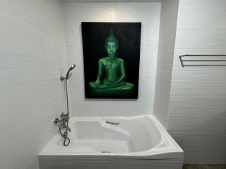 Lower Penthouse with Balcony & Cityviews in Makati - Manila - 7