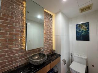 Lower Penthouse with Balcony & Cityviews in Makati - Manila - 3