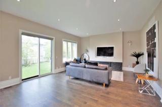 Modernized Five Bedroom Villa - Richmond Hill - 2