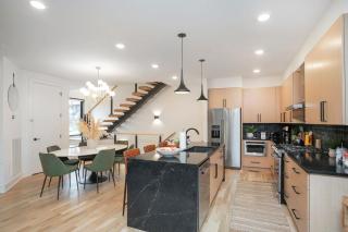 Stylish New Gulch Home Rooftop Deck w City Views - Nashville - 2