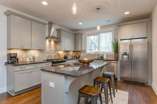 2 5 miles to DWNTN 3 King Beds - Garage Parking - 7