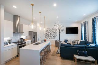 1 5 Miles to Broadway Rooftop Deck w City Views - 4