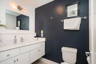 1 5 Miles to Broadway Rooftop Deck w City Views - 2