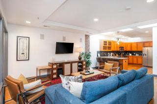 Spacious Penthouse ON the Broadway Strip - Nashville - 3