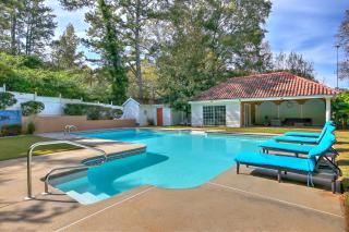 Hideaway Pool Retreat 18 miles from downtown Atlanta - 9