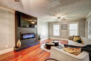 Hideaway Pool Retreat 18 miles from downtown Atlanta - 5