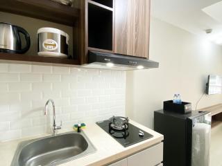 Modern Look and Tidy Studio Gateway Park LRT City Apartment By Travelio - Bekasi - 5
