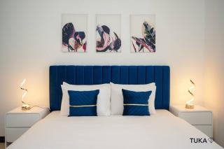 Skyline & Lake views - Home Cinema - 1-BHK - Prime Location - Dubai - 5