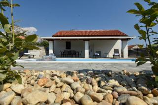 POOl HOUSE BRUNO - Nin - 0