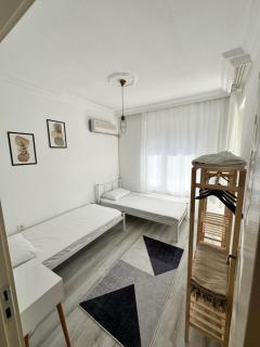 Central Large Home - 7