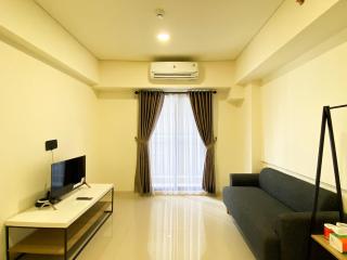 Cozy Living and Strategic 2BR at Meikarta Apartment By Travelio - Bekasi - 5