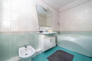 Spacious 3-Bedroom in City Center - Rīga - 6