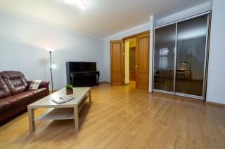 Spacious 3-Bedroom in City Center - 2