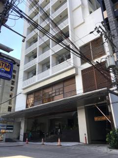 Modern Studio Gem - Two Balconies with Ocean & Mountain Views - Cebu City - 7